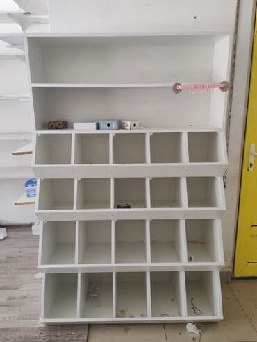 Mağaza/vitrin rəfi – çoxseqmentli ağ rəngdə vitrin stendi. Hazırda lalafo.az -da Mağaza/vitrin rəfi – çoxseqmentli ağ rəngdə vitrin stendi. Hazırda