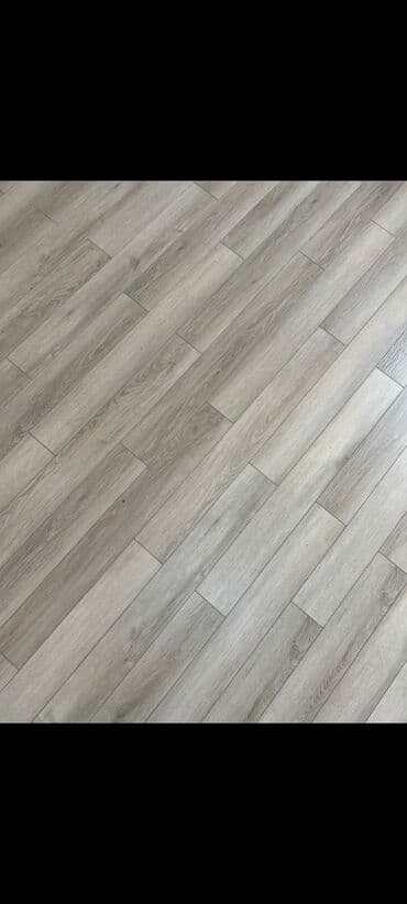 Açıq boz və kül rəng tonlarında, təbii ağac naxışlı döşəmə örtüyü lalafo.az -da Açıq boz və kül rəng tonlarında, təbii ağac naxışlı döşəmə örtüyü
