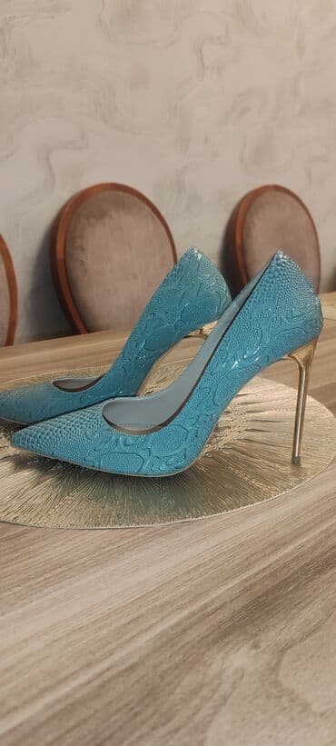 Mavi rəngli, iti burunlu qadın tuflisi - Material: Parlaq, timsah/ilan lalafo.az -da Mavi rəngli, iti burunlu qadın tuflisi - Material: Parlaq, timsah/ilan