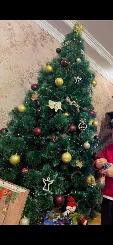 Məhsul: Bəzədilmiş süni Yeni il şam ağacı Təsvir: - Yaşıl rəngli, sıx lalafo.az -da Məhsul: Bəzədilmiş süni Yeni il şam ağacı Təsvir: - Yaşıl rəngli, sıx