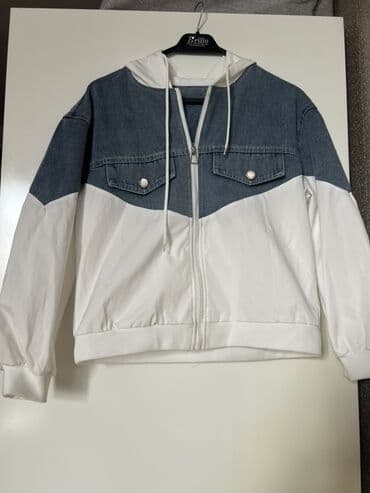 Tezedi İki materiallı kapüşonlu gödəkcə - Dizayn: Yuxarı hissəsi lalafo.az -da Tezedi İki materiallı kapüşonlu gödəkcə - Dizayn: Yuxarı hissəsi