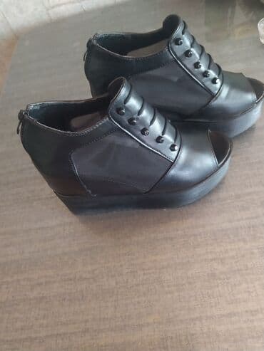 Qadın platforma ayaqqabısı - Rəng: qara - Model: önü açıq (open-toe) lalafo.az -da Qadın platforma ayaqqabısı - Rəng: qara - Model: önü açıq (open-toe)