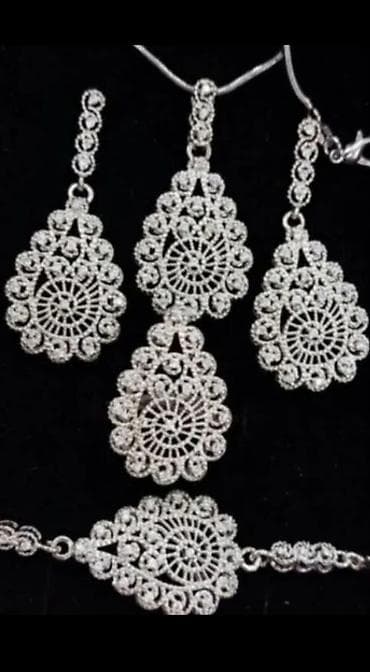 Zərgərlik dəsti – filiqran naxışlı - Komplekt: boyunbağı və kulon lalafo.az -da Zərgərlik dəsti – filiqran naxışlı - Komplekt: boyunbağı və kulon