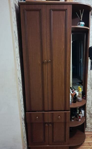 İşlənmiş, Açılan, 6 qapı Düz dolab, Dəhliz dolabı lalafo.az -da İşlənmiş, Açılan, 6 qapı Düz dolab, Dəhliz dolabı