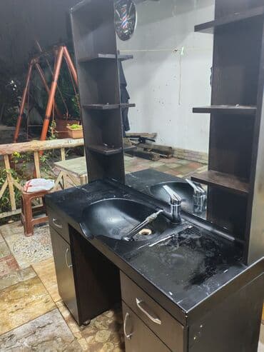 Bərbər lavabosu və güzgülü iş stendi - Material: tünd rəngli lalafo.az -da Bərbər lavabosu və güzgülü iş stendi - Material: tünd rəngli