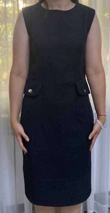 Dizdən yuxarı uzunluqda, qara rəngli qadın donu. Bu don qolsuzdur və lalafo.az -da Dizdən yuxarı uzunluqda, qara rəngli qadın donu. Bu don qolsuzdur və