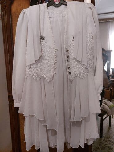 Ağ rəngli şifon paltar və üzərində qısa jilet dəsti. yupkasi var lalafo.az -da Ağ rəngli şifon paltar və üzərində qısa jilet dəsti. yupkasi var