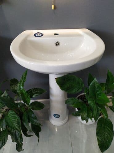 Ayaq üstə dayanan ağ rəngli keramika lavabo, hər hansı bir hamam lalafo.az -da Ayaq üstə dayanan ağ rəngli keramika lavabo, hər hansı bir hamam