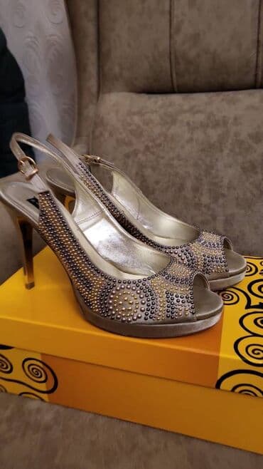 Burberry, Ölçü: 37, rəng - Boz, İşlənmiş lalafo.az -da Burberry, Ölçü: 37, rəng - Boz, İşlənmiş