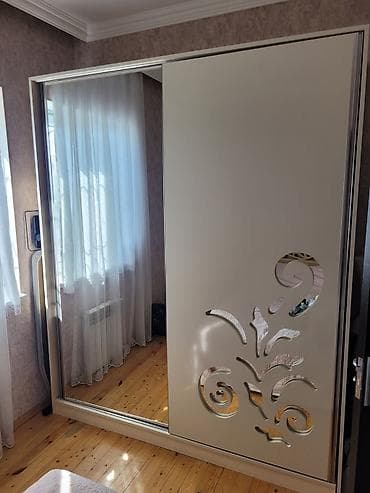 Dolab,sifoner,material qalin mdf,bir terefi guzgu.Sud rengidi.Qapisi lalafo.az -da Dolab,sifoner,material qalin mdf,bir terefi guzgu.Sud rengidi.Qapisi