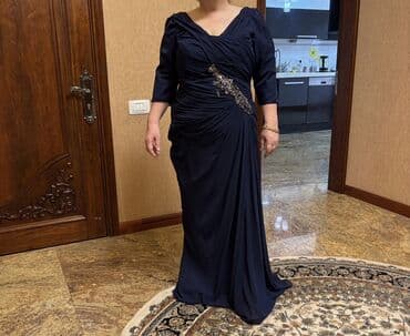 Zərif gecə libası – tünd lacivərt rəngdə uzun model - Siluet: yerə lalafo.az -da Zərif gecə libası – tünd lacivərt rəngdə uzun model - Siluet: yerə