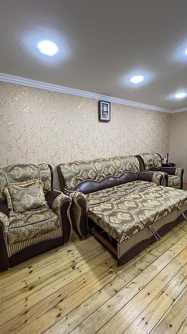 Klassik üslubda yumşaq mebel dəsti - Tərkib: 1 ədəd geniş divan + 2 lalafo.az -da Klassik üslubda yumşaq mebel dəsti - Tərkib: 1 ədəd geniş divan + 2