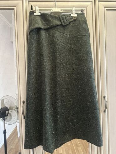 Qadın ətəyi – tünd yaşıl/qarayaxın melanj rəngdə, A-kəsim siluet. - lalafo.az -da Qadın ətəyi – tünd yaşıl/qarayaxın melanj rəngdə, A-kəsim siluet. -