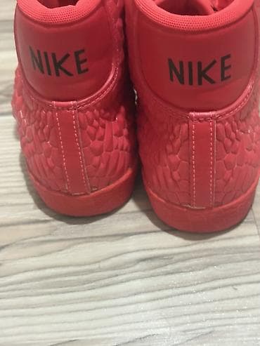 Nike qırmızı idman ayaqqabısı Orijinal 39 ölçü - Rəng: Tam qırmızı lalafo.az -da Nike qırmızı idman ayaqqabısı Orijinal 39 ölçü - Rəng: Tam qırmızı