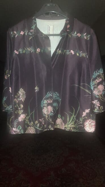 Qadın köynəyi – atlas parça, çiçək naxışlı - Rəng: tünd lalafo.az -da Qadın köynəyi – atlas parça, çiçək naxışlı - Rəng: tünd