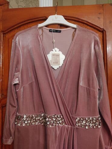 Təzədi etiketi üsdündədi cox gözəl modeldir ətində əla oturuşu var lalafo.az -da Təzədi etiketi üsdündədi cox gözəl modeldir ətində əla oturuşu var