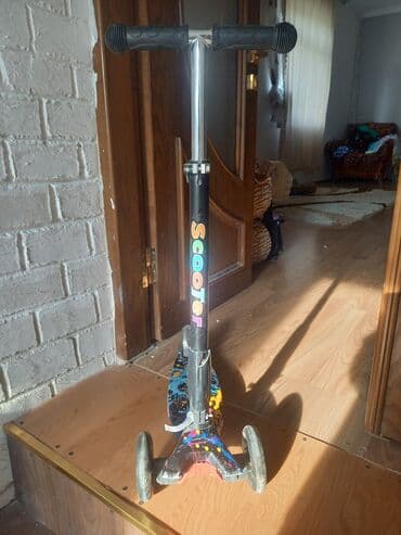 Uşaq skuterı – 3 təkərli - Rəngarəng “paint-splatter” dizaynlı gövdə lalafo.az -da Uşaq skuterı – 3 təkərli - Rəngarəng “paint-splatter” dizaynlı gövdə