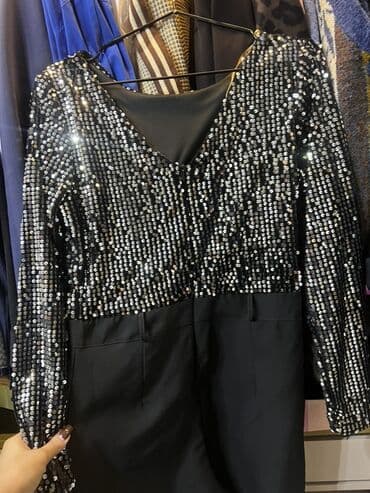 Qara rəngli, üst hissəsi tam parıltılı payetlərlə bəzədilmiş ziyafet lalafo.az -da Qara rəngli, üst hissəsi tam parıltılı payetlərlə bəzədilmiş ziyafet