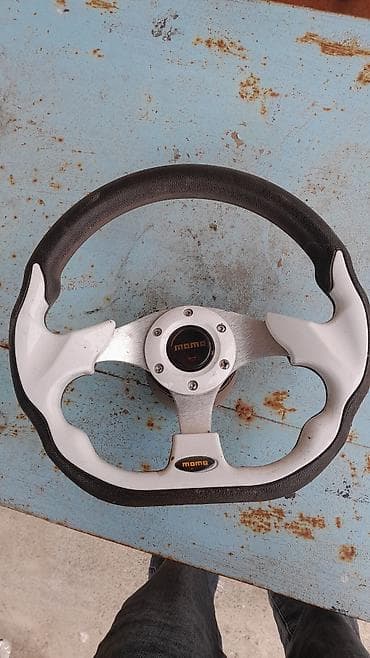 - Tip: Universal idman sükanı (aftermarket) - Material: Yuxarı hissə lalafo.az -da - Tip: Universal idman sükanı (aftermarket) - Material: Yuxarı hissə