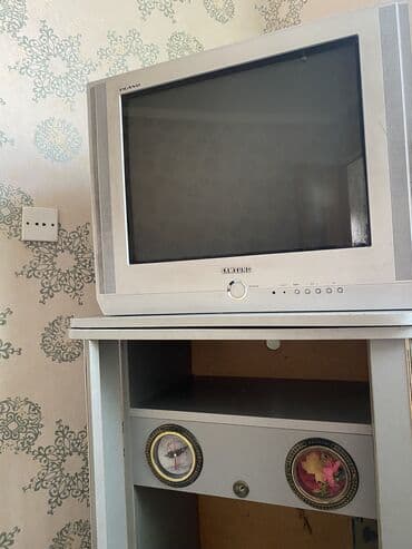 İksi birlikde 15 azn.televizor isleyir krosnu aparatiylada isleyir lalafo.az -da İksi birlikde 15 azn.televizor isleyir krosnu aparatiylada isleyir