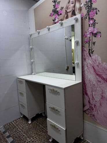 Makiyaj üçün masa, Güzgülü lalafo.az -da Makiyaj üçün masa, Güzgülü
