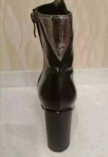 Qadınlar üçün qara dəri bot. 37 razmer lalafo.az -da Qadınlar üçün qara dəri bot. 37 razmer