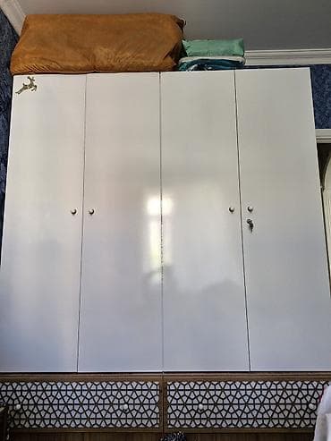 Ağ rəngli, 4 qapılı paltar dolabı - Minimalist, parlaq ağ fasad - 4 lalafo.az -da Ağ rəngli, 4 qapılı paltar dolabı - Minimalist, parlaq ağ fasad - 4