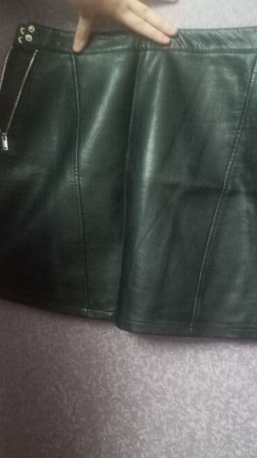 Qara eko‑dəri ətək - Material: eko-dəri, hamar fakturalı - Rəng lalafo.az -da Qara eko‑dəri ətək - Material: eko-dəri, hamar fakturalı - Rəng