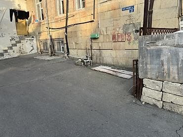 Yerləşmə: Şəfi Sücinskin küç., 21 (küçə nişanı fotoda görünür) lalafo.az -da Yerləşmə: Şəfi Sücinskin küç., 21 (küçə nişanı fotoda görünür)