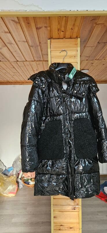 Qara, parlaq materialdan uzun qadın şişmə palto - Yastıqlı/şişmə lalafo.az -da Qara, parlaq materialdan uzun qadın şişmə palto - Yastıqlı/şişmə