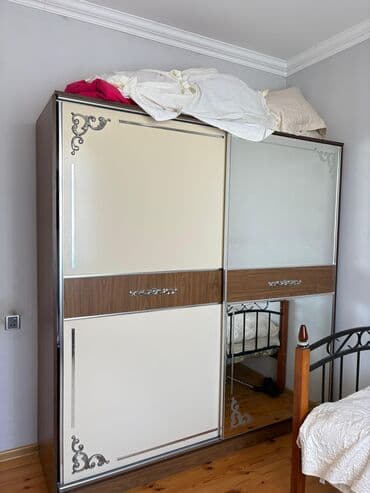 Metallik-dərəcəli tək nəfərlik çarpayı və sürgülü qapılı geyim dolabı lalafo.az -da Metallik-dərəcəli tək nəfərlik çarpayı və sürgülü qapılı geyim dolabı