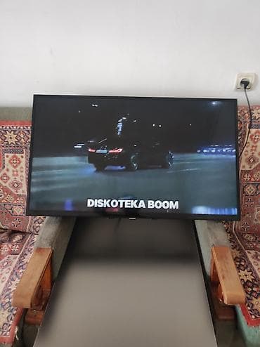 LED televizor, təxminən 43–50 düym ekran ölçüsü. Nazik çərçivəli, düz at lalafo.az LED televizor, təxminən 43–50 düym ekran ölçüsü. Nazik çərçivəli, düz