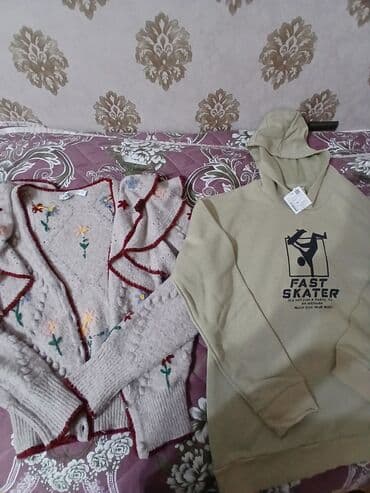 Hər ikisi 10 manata satılır üstündə asılqanlarıda verilir. ünvam qobu lalafo.az -da Hər ikisi 10 manata satılır üstündə asılqanlarıda verilir. ünvam qobu