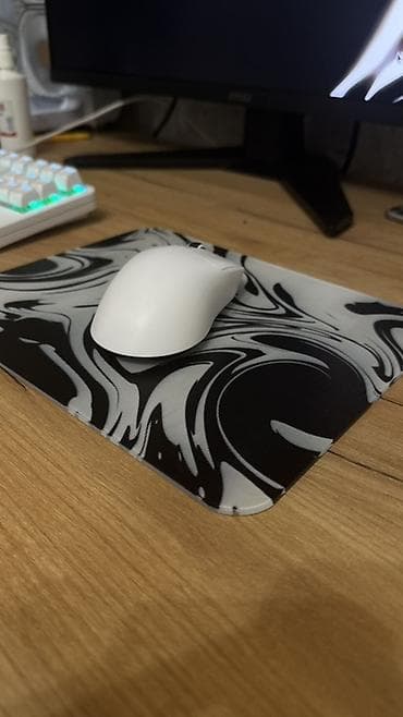 Ağ-qara şüşəli mause pad 20x25 ölçülü. mause üzərində rahatlıqla lalafo.az -da Ağ-qara şüşəli mause pad 20x25 ölçülü. mause üzərində rahatlıqla