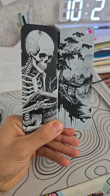 Tematik kitab nişanları - Dizaynlar: - Skeletin kitab oxuduğu lalafo.az -da Tematik kitab nişanları - Dizaynlar: - Skeletin kitab oxuduğu