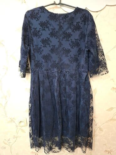 Lacivərt rəngdə, zərif krujeva detalı ilə midi uzunluqlu don. - lalafo.az -da Lacivərt rəngdə, zərif krujeva detalı ilə midi uzunluqlu don. -