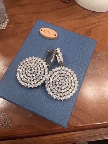 Sırğa, Gümüş, Ünvandan götürmə lalafo.az -da Sırğa, Gümüş, Ünvandan götürmə