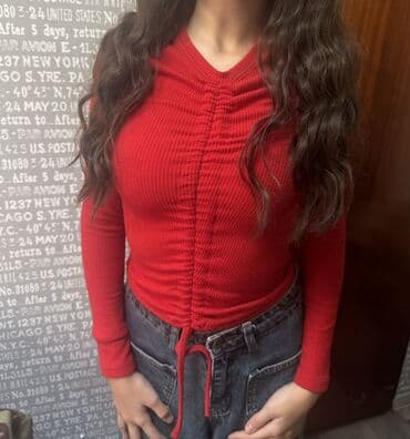 Qırmızı qadın bluzası – tənzimlənən iplə büzgülü model - Rəng: parlaq lalafo.az -da Qırmızı qadın bluzası – tənzimlənən iplə büzgülü model - Rəng: parlaq