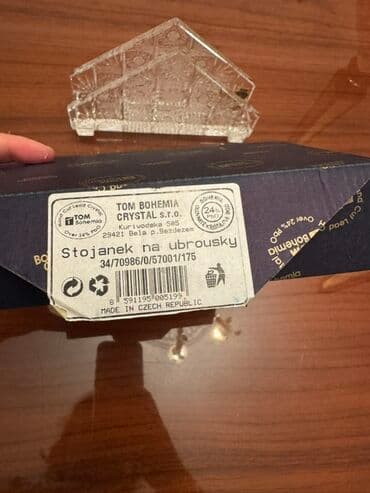 Tom Bohemia Crystal tərəfindən istehsal edilmiş bu zərif büllur salfet lalafo.az -da Tom Bohemia Crystal tərəfindən istehsal edilmiş bu zərif büllur salfet