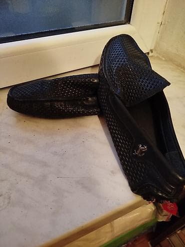 Kişi loaferləri – qara rəngdə, perforasiyalı üst hissə ilə. Nəfəsalan lalafo.az -da Kişi loaferləri – qara rəngdə, perforasiyalı üst hissə ilə. Nəfəsalan