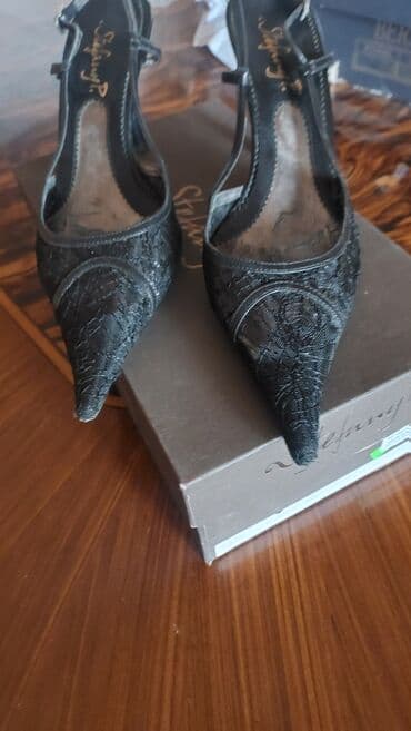 Tuflilər, Carlo Pazolini, Ölçü: 37, rəng - Qara, İşlənmiş lalafo.az -da Tuflilər, Carlo Pazolini, Ölçü: 37, rəng - Qara, İşlənmiş