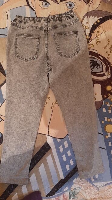 Boz rəngli cins şalvar - Model: düz kəsim, rahat “mom/relaxed fit” lalafo.az -da Boz rəngli cins şalvar - Model: düz kəsim, rahat “mom/relaxed fit”