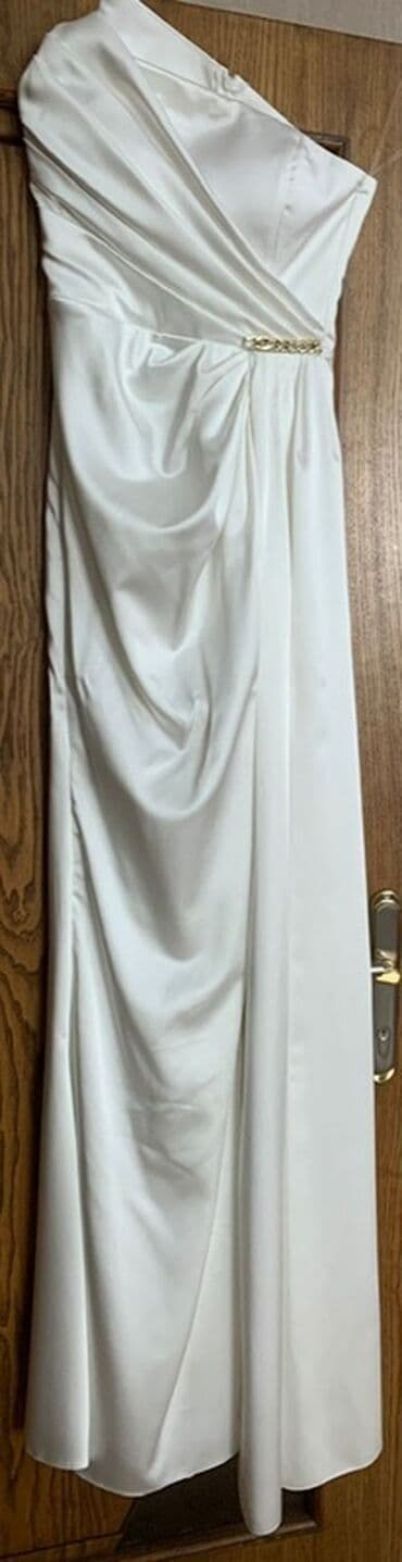 Ağ rəngli, uzun ziyafət/gecə libası. - Dizayn: Tək çiyinli lalafo.az -da Ağ rəngli, uzun ziyafət/gecə libası. - Dizayn: Tək çiyinli