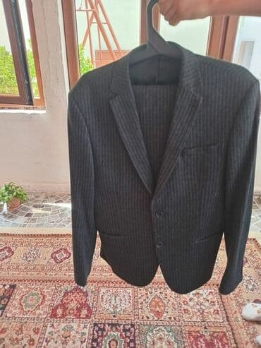 Klassik kişi pencəyi - Rəng: tünd boz/qaraya yaxın - Naxış: incə lalafo.az -da Klassik kişi pencəyi - Rəng: tünd boz/qaraya yaxın - Naxış: incə