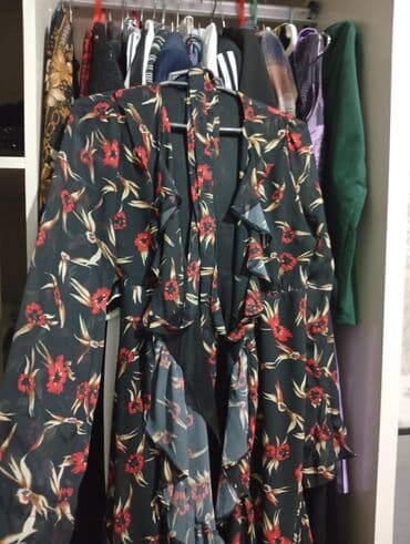 Qara fonlu, qırmızı çiçək naxışlı şifon don. - Parça: yüngül və axıcı lalafo.az -da Qara fonlu, qırmızı çiçək naxışlı şifon don. - Parça: yüngül və axıcı