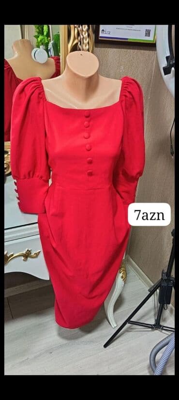 Qırmızı don - Rəng: parlaq qırmızı - Dizayn: dördkünc dekolte, ön lalafo.az -da Qırmızı don - Rəng: parlaq qırmızı - Dizayn: dördkünc dekolte, ön