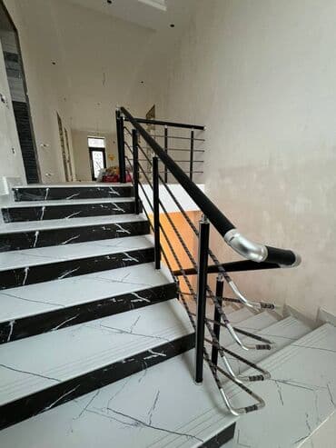 Mərmər naxışlı pilləkən üçün metal məhəcər sistemi - Dizayn lalafo.az -da Mərmər naxışlı pilləkən üçün metal məhəcər sistemi - Dizayn