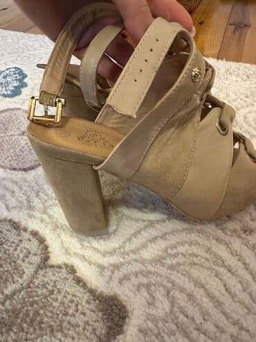 Ayaqqabılar hər biri 40 razmer. 1 dəfə geynilib lalafo.az -da Ayaqqabılar hər biri 40 razmer. 1 dəfə geynilib