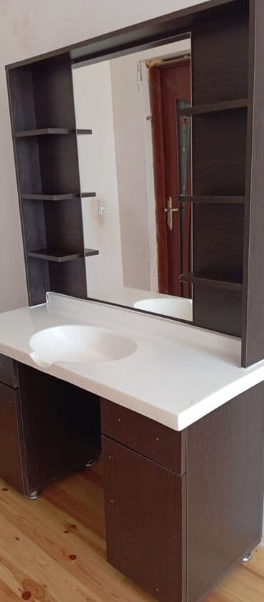 Makiyaj üçün masa, Güzgülü lalafo.az -da Makiyaj üçün masa, Güzgülü