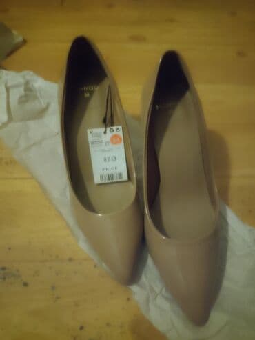 Qadın ayaqqabıları – 3 fərqli cüt 1) Bej rəngli klassik tufli - lalafo.az -da Qadın ayaqqabıları – 3 fərqli cüt 1) Bej rəngli klassik tufli -